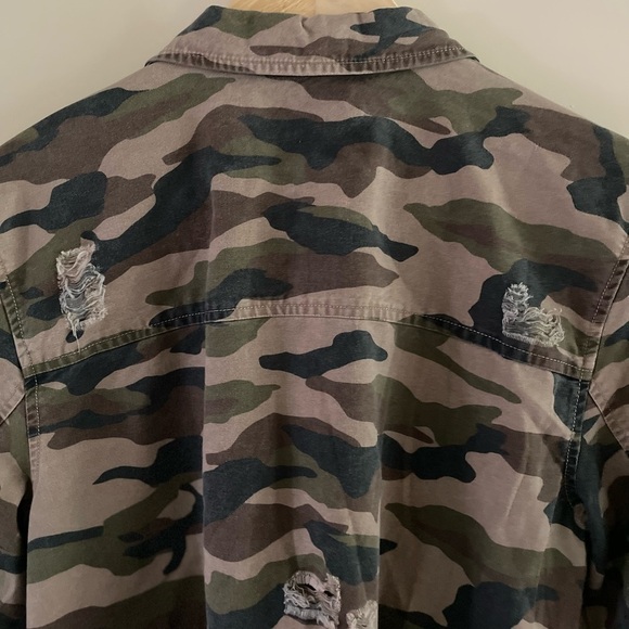 Treasure & Bond Distressed Button Down Cameo with Patches - Picture 7 of 8